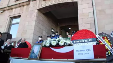 Eski Giresun Belediye Başkanı Işık için belediye önünde tören düzenlendi
