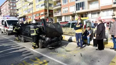 YAYALARA YOL VERMEK İÇİN DURAN OTOMOBİLE ARKADAN GELEN ARAÇ ÇARPTI: 2 YARALI