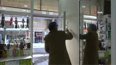 35 yıldır işini severek yapmak böyle bir şey! Her gün takım elbise giyiyor