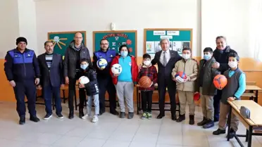 Günyüzü Spor çocuklara spor malzemesi hediye etti