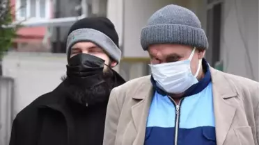 Baba oğula tek göz yetiyor! Hiç görmeyen hafız oğlunu tek gözüyle camiye götürüyor