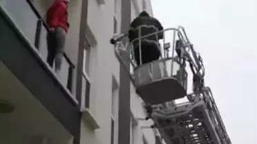 SEVGİLİSİNİN EVE KİLİTLEDİĞİ BAHAR'I İTFAİYE KURTARDI