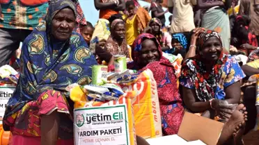 Mali'deki muhtaç ailelere Avrupa Yetim Eli'nden gıda yardımı