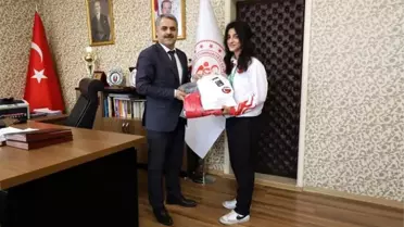 Muaythai Avrupa Şampiyonu Aslan'a hediye