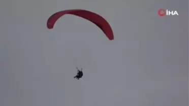 Ordu'da yamaç paraşütçüsü eğitim sırasında denize düştü