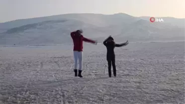 Son dakika haberleri! Çıldır Gölü'ndeki yerli ve yabancı turistler doyasıya eğleniyor