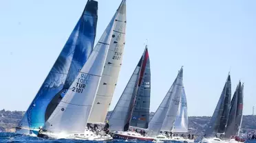 EAYK-Çeşme Marina Kış Trofesi Yarışları hız kesmeden sürüyor