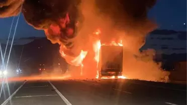 Ağrı'da asfalt yüklü TIR, alev alev yandı