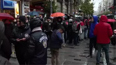 Rusya'nın Ukrayna'ya askeri müdahalesi İstanbul'da protesto edildi
