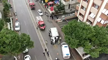 Kadıköy'de kamyonet orta refüjü aşıp yan yattı