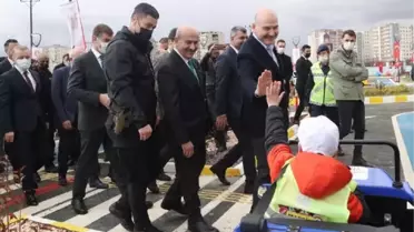 Bakan Soylu, trafik eğitim parkında çocuklarla bir araya geldi