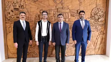 Rektör Aktekin'den, emekli personele teşekkür plaketi