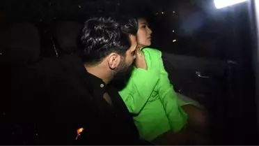 Aşkları Belgelendi! Mekana El Ele Geldiler