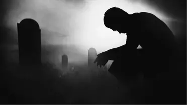 Mezarda yatan adamın kendisi olduğunu iddia etti! 1917'de savaş pilotu olarak ölüyor