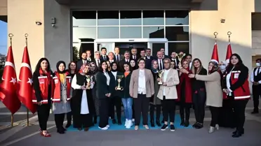 Bocce turnuvasında dereceye giren takımlar kupalarını Bakan Yanık'tan aldı