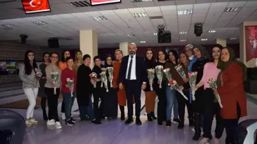 Hak-İş'li kadınlar bowling turnuvasında bir araya geldi
