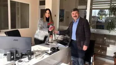 Karanfillerle kutlandı