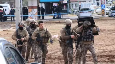 Dur ihtarına karşı otomobilden polislere ateş açtılar: 1 polis şehit düştü, 1 polis ağır yaralandı