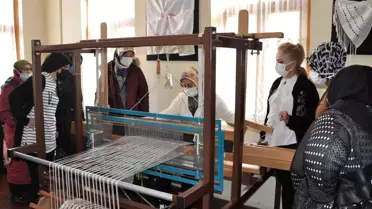 Erdemir, Elpek bezi eğitimini tamamlayan kadınlara sertifikalarını dağıttı