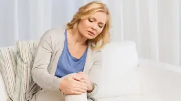 Dizde ağrı ve şişlik menüsküs yırtığının belirtisi olabilir