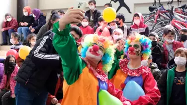 Üniversiteliler köy okulunda öğrencilerle buluştu