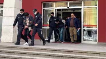 OTOMOBİLİN DEPOSUNU DOLDURTUP PARAYI ÖDEMEDEN KAÇAN 3 ŞÜPHELİ TUTUKLANDI