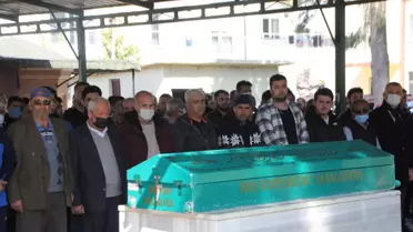 2 Antalya'da refüje çarpan otomobildeki 3 kişi öldü