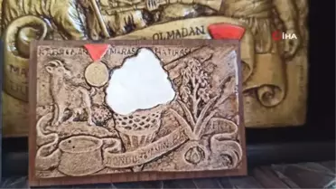 Kahramanmaraş'ın simgelerini magnetlere taşıyor