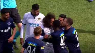 Yeni Malatya-Kasımpaşa maçı ilginç anlara sahne oldu! Sinirden deliye dönen tecrübeli futbolcu sahayı terk etmek istedi