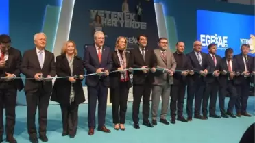 İZMİR'DE 'EGE BÖLGESİ KARİYER FUARI' BAŞLADI