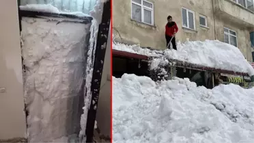 Fotoğraf Ordu'dan! Dışarı çıkmak isteyen vatandaş, karla kaplı kapıdan geçemedi