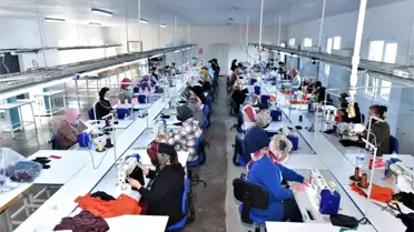 Kadınlar bu merkezde tekstilin inceliklerini öğreniyorlar