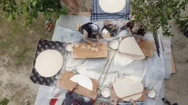 Çukurova'da kadınların ramazan öncesi yufka ekmeği mesaisi başladı