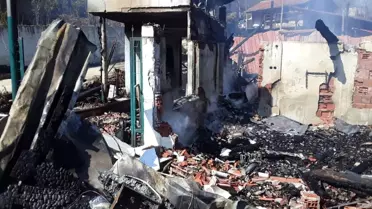Sinop'ta iki katlı ev yanarak küle döndü