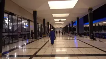 KUALA LUMPUR - Malezya'da 2 yıl aradan sonra sosyal mesafesiz ilk teravih kılındı