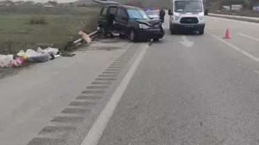 Çorum'da refüje çarpan otomobildeki 1 kişi öldü, 2 kişi yaralandı