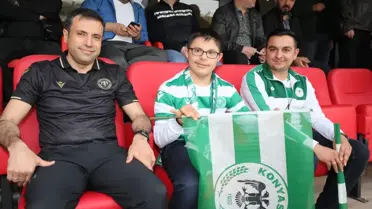 Konyaspor Başkanı Özgökçen, down sendromlu Ebubekir ile Göztepe maçını seyretti