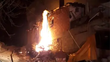 Son dakika haberi! 2 evin kül olduğu alevlerin arasından çıkamayan yaşlı kadın hayatını kaybetti