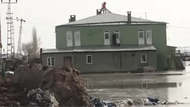 Karların erimesinin ardından 15 ev ve bazı ahırları su bastı (2)