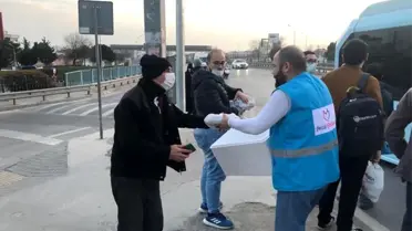 Pendik Belediyesi, iftara yetişemeyenlere iftariyelik dağıtıyor