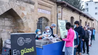 KKTC'de Mevlevi Tekkesi'nin önünde iftar geleneği yaşatılıyor