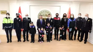 Polislerden Vali Atay'a özel öğrencilerle ziyaret