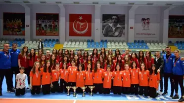 Nilüferli şampiyonlar kupalarını aldı