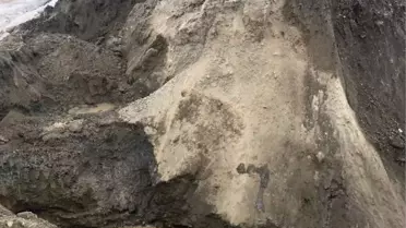 SİVAS'TA HEYELAN; KÖY YOLU ULAŞIMA KAPANDI