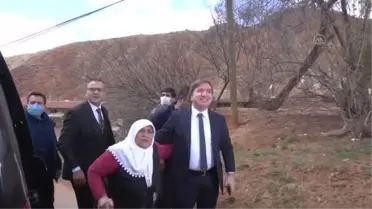Valiyi gören Fadime ninenin 'duam kabul oldu' sevinci