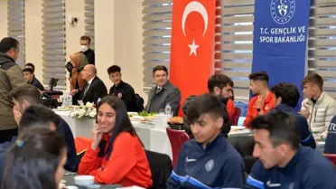 Vali Memiş, sporcularla iftar açtı
