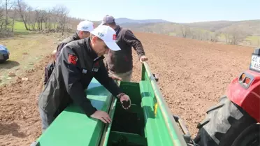 Kırşehir'de üreticilere çörek otu tohumu ve toz şeker desteği