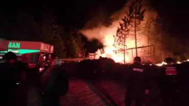 Orman işçilerinin kaldığı sayvan alevlere teslim oldu