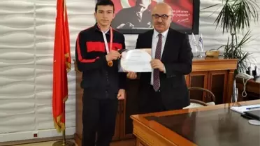 İlçe Milli Eğitim Müdürü Demir başarılı öğrencileri kabul etti