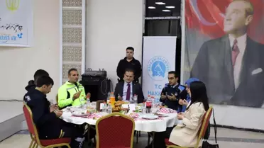 Hakkari Valisi belediye çalışanları ile iftarda bir araya geldi
